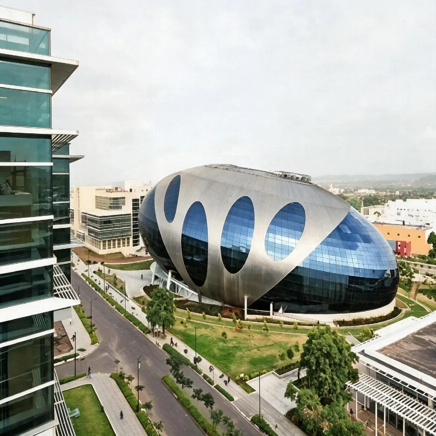 IT & Business Hubs near Park Titan